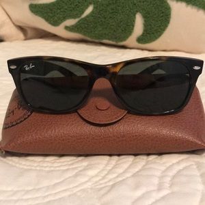 Ray-Ban 2132 Tortoise New Wayfarer w/ G-15 Lens